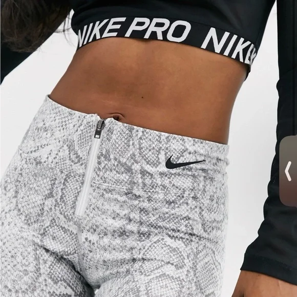 Nike Women's Snake Print Leggings - White and Gray - Picture 3 of 7